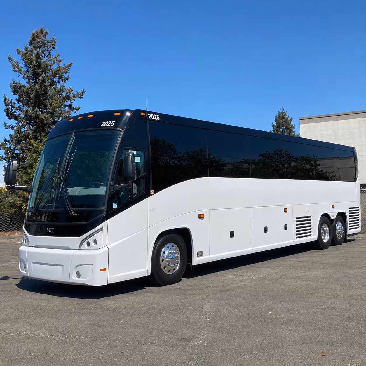 charter buses to the mercedes benz amphitheater on jack warner pkwy