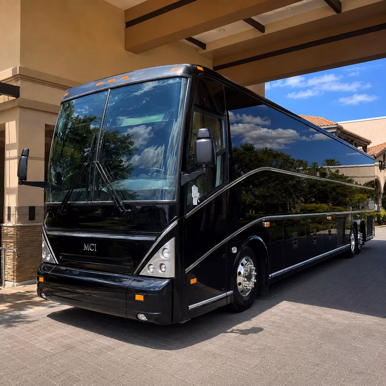 corporate airport transfer buses between tuscaloosa and bhm